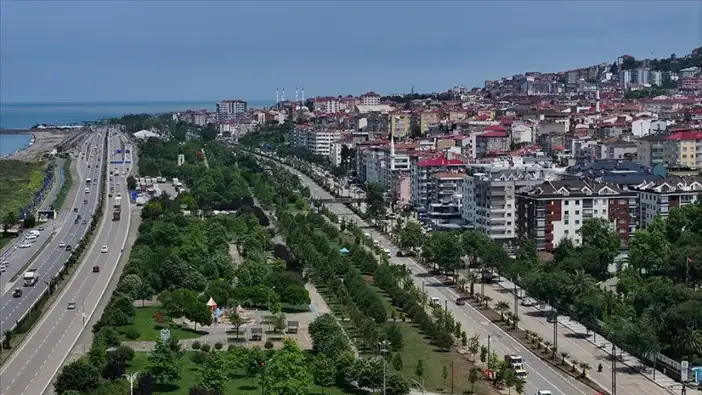 Trabzon’da direksiyon başındakiler dikkat:Trafik birçok noktada yavaş