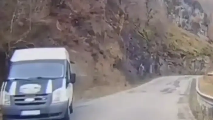 Şalpazarı’nda okul servisiyle çarpışma: 1 yaralı