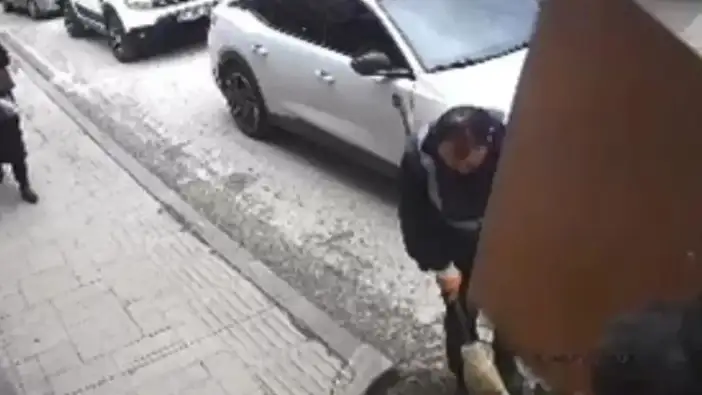 Ordu Ünye’de tabelanın düştüğü belediye işçisi yaralandı