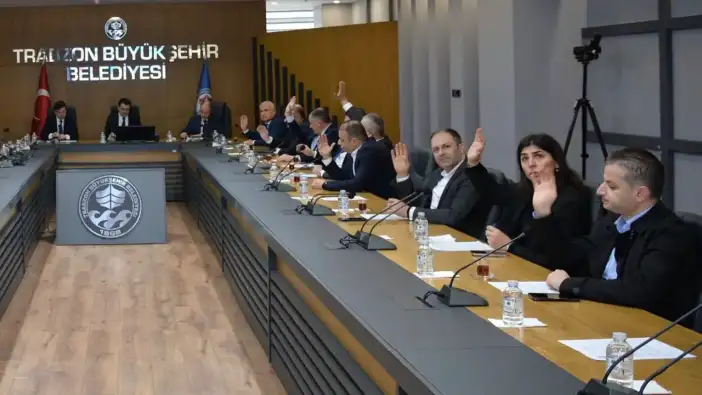 AK Parti Trabzon'dan dolmuş düzenlemesi tartışmasına fotoğraflı yanıt: “Ortahisar Oradaydı”