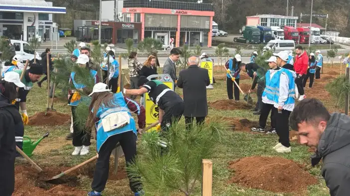 Trabzon’da “Koş Dünyaya Nefes Ol” etkinliği: 2 bin fidan toprakla Buluşuyor