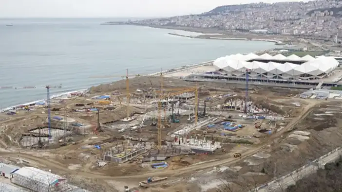 Canlı yayında Trabzonspor Stadı için deprem açıklaması: “Akyazı’da 6 bin 500 fore kazık var, sorun yok“