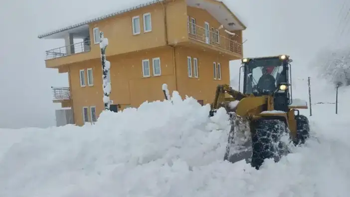 Rize’de kar 51 köy yolunu ulaşıma kapattı