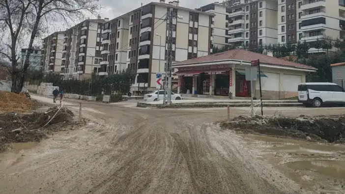 Araklı’da mahalle yolu çamura teslim: Vatandaş çözüm bekliyor
