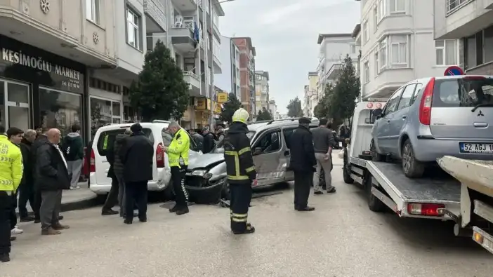 Ordu Ünye’de alkollü sürücünün karıştığı kazada 5 kişi yaralandı