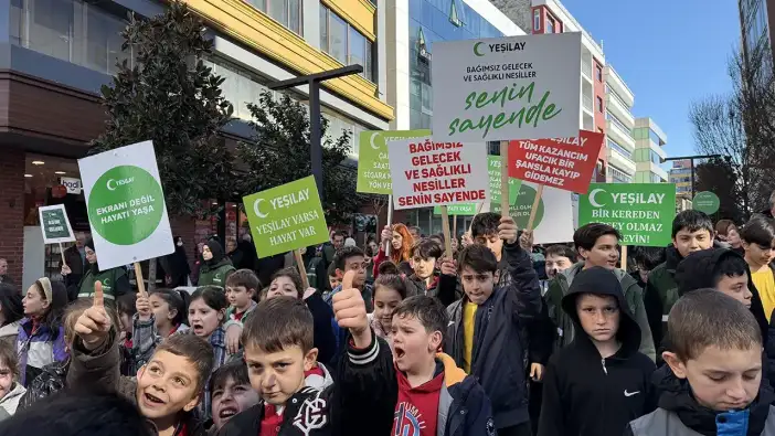 Trabzon’da Yeşilay Haftası yürüyüşü: “Yeşilay varsa hayat var”