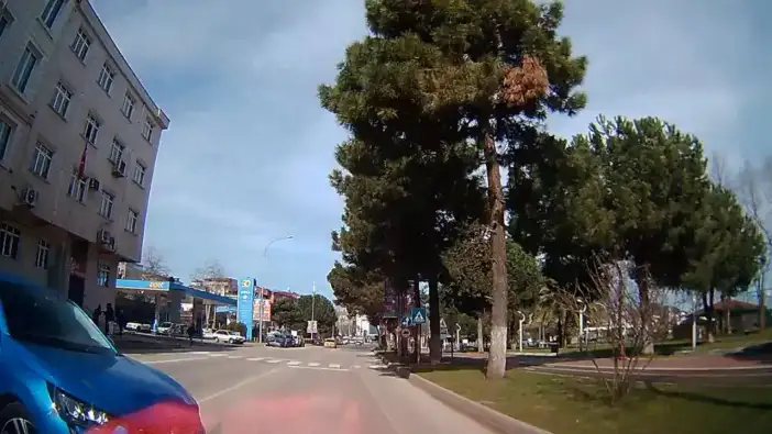 Ordu Ünye’de saniyelik refleks kazayı önledi