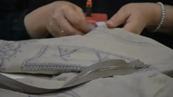 Trabzon’da kadınlar eski kumaşları şık kıyafetlere dönüştürüyor