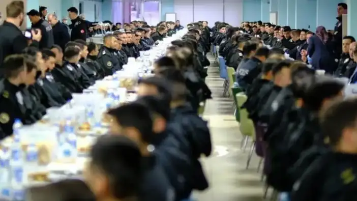 Bayburt Valisi Eldivan POMEM’de polis adaylarıyla iftarda buluştu