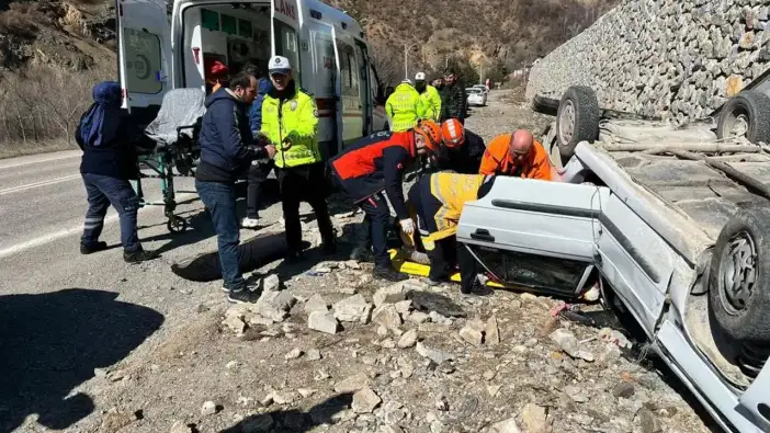 Trabzon’dan yola çıkan otomobil ters döndü: Yaralılar var