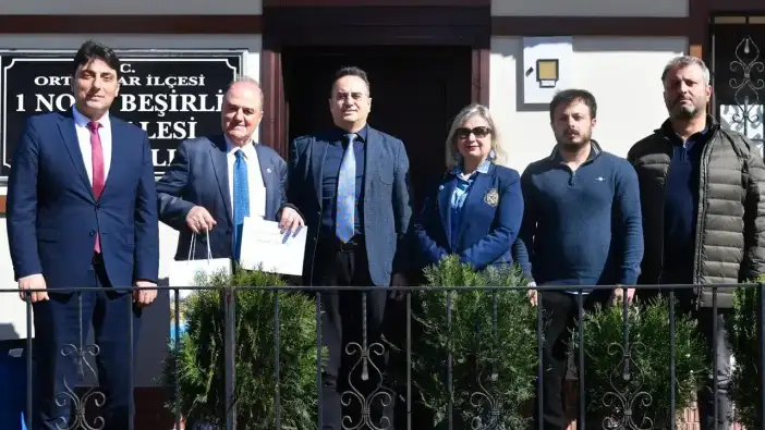 Ortahisar’da geri dönüşüme katkı sağlayan muhtarlara teşekkür belgesi