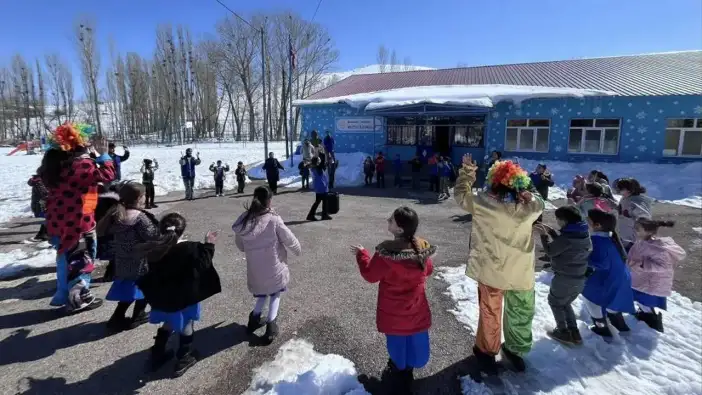 Bayburt Gençlik Merkezi’nden Mutlu Köyü İlkokulu’na etkinlik