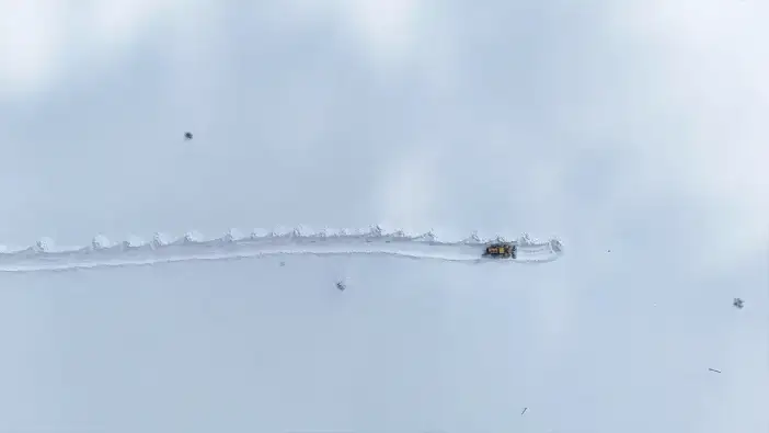 Bayburt’ta 2 metrelik kara karşı zorlu mesai