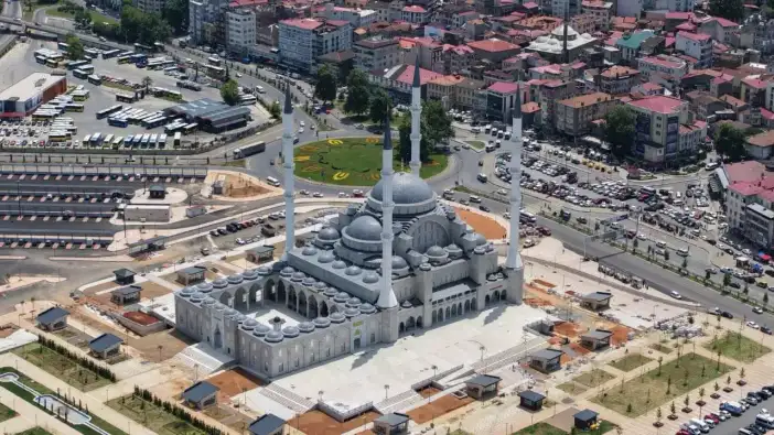 Trabzon'da Hanife Hatun Camii otoparkında 5 dakika gecikti: Ücret ödedi