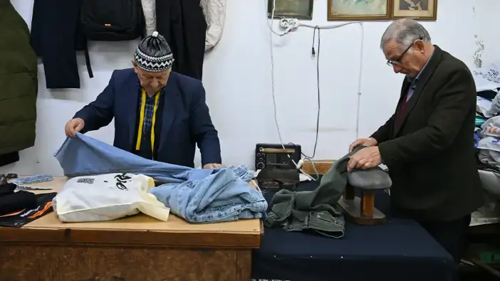 Trabzon'da terzi kardeşlerin ömrü dikiş makinesinin başında geçti