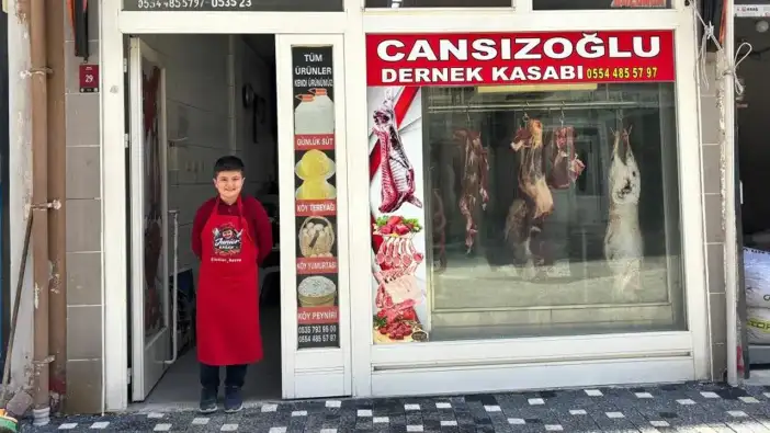 Trabzon’un “Junior Kasap”ı ilgi odağı oldu! Sosyal medyada binler izledi