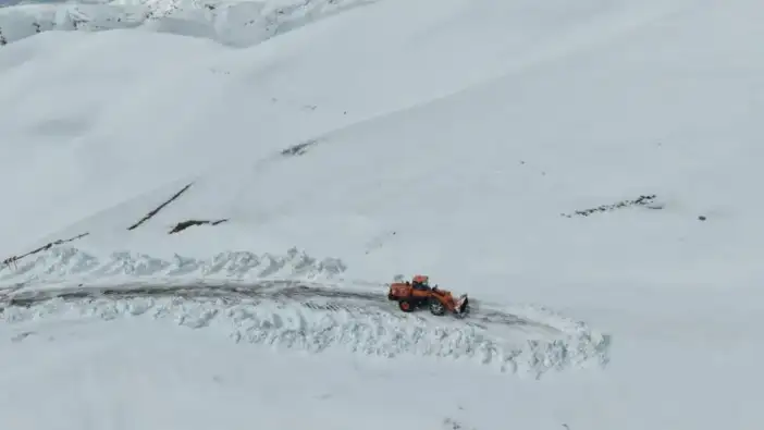 Bilbilan Yaylası’nda 2 metrelik kar manzarası büyüledi