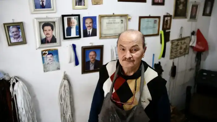 Giresun’da ayakkabı ustasından vefa: Fotoğrafları duvara astı