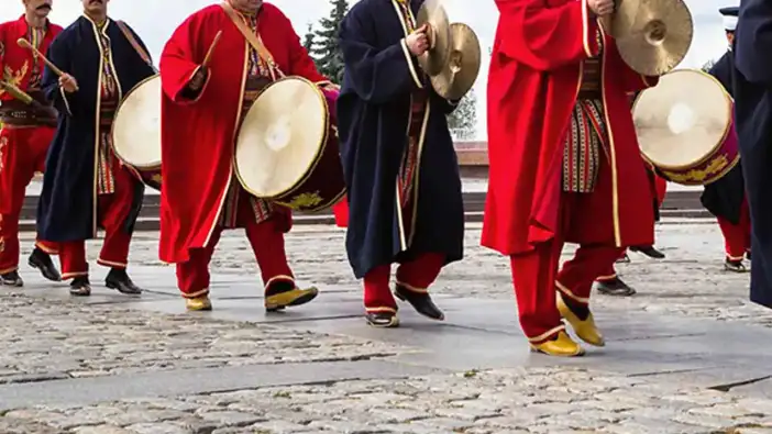 Trabzon Meclisi’nde mehteran tartışması: “Türk bayrağı olsun”