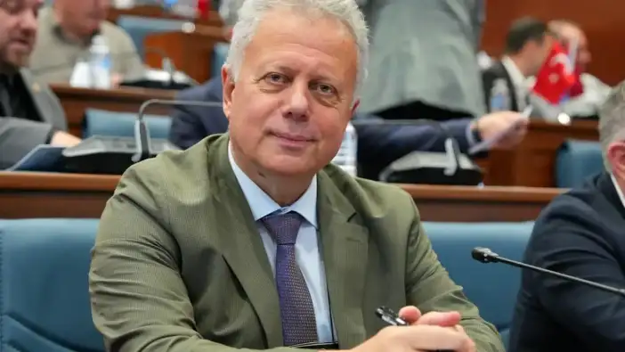 Zorlu’dan sert eleştiri: “Belediye yapısı hantal”