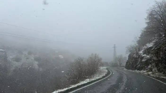 Trabzon'da Nisan ayında kar sürprizi! Zigana beyaza büründü