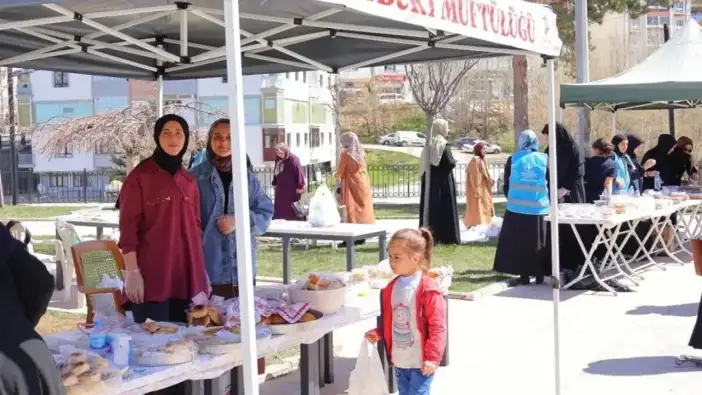 Bayburt’ta anlamlı destek: “İki İnsan Bir Hayat” için hayır çarşıları kuruldu