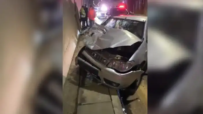 Trabzon plakalı araç kaza yaptı: 2 kişi yaralandı