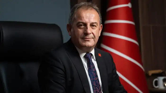 Mustafa Bak rest üstüne rest çekti: “Trabzon sorunlarla boğuşuyor, Türkiye’nin 1. partisine saldırıyorsunuz”