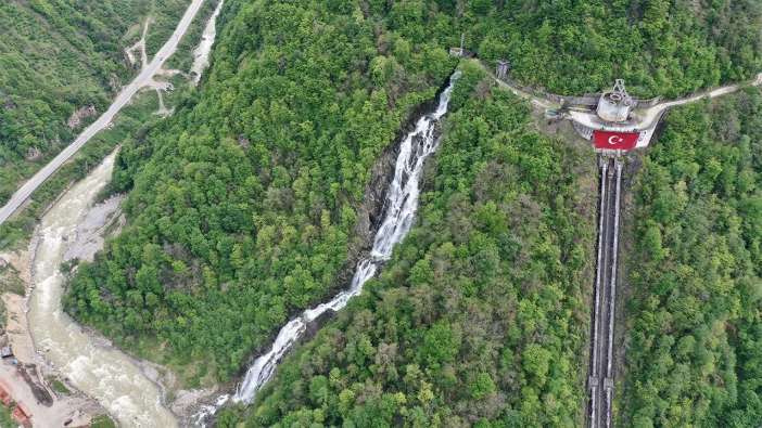 Giresun’da 190 metreden akan şelale ilgi odağı oldu