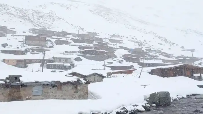 Rize yaylaları mayıs ayında yeniden beyaza büründü
