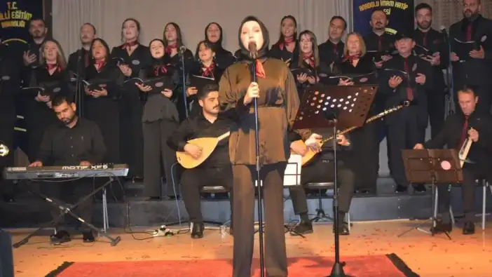 Ordu’da öğretmen korosundan ilk konser! Salon doldu taştı