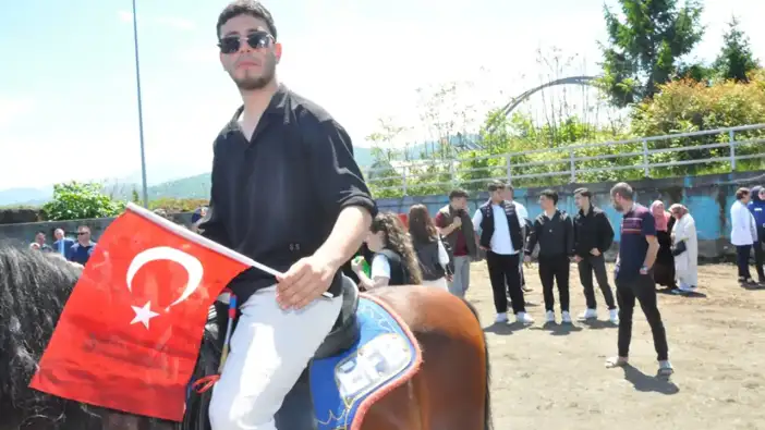 Beşikdüzü’nde yayla göçü renkli görüntülere sahne oldu