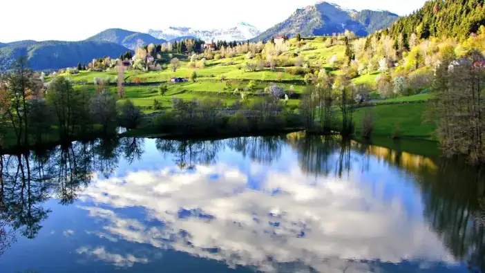 Artvin’in saklı cenneti Balık Gölü ilkbaharda büyülüyor