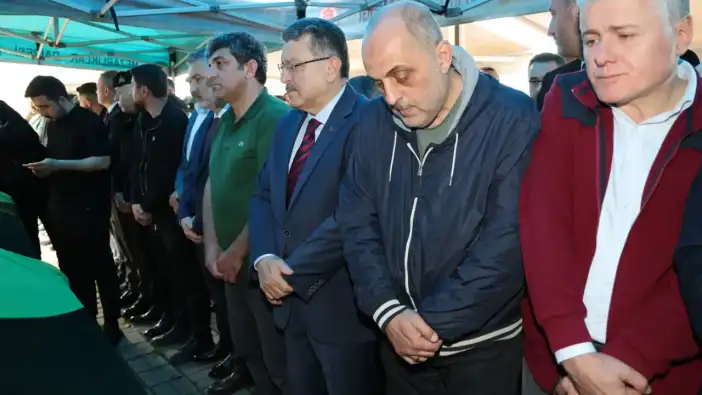 Trabzon’da yürek yakan veda! Aynı aileden 5 kişi gözyaşlarıyla uğurlandı