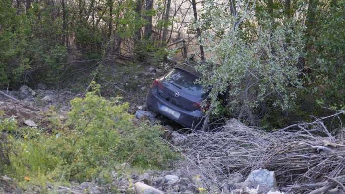Gümüşhane’de otomobil 70 metre savruldu! Harşit Çayı kenarında durabildi