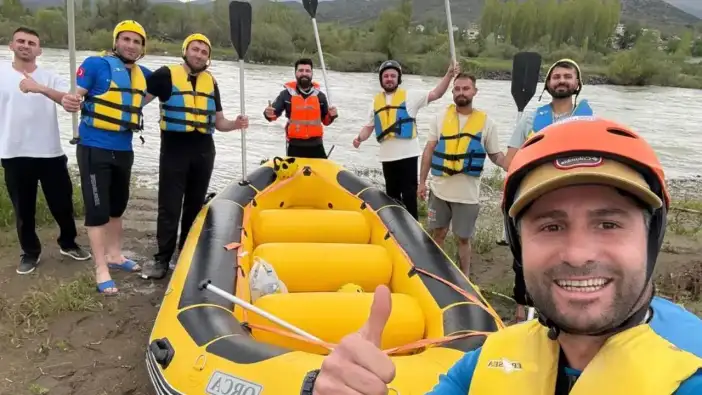 Bayburt’ta bayram geleneği sürüyor! Çoruh Nehri’nde kano ve rafting heyecanı