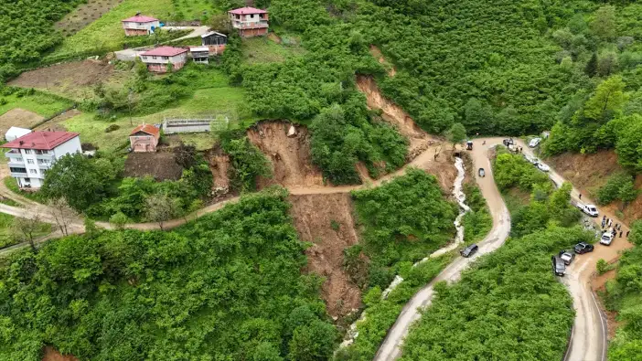 Giresun'da zemin kayıyor! 22 konut için tahliye kararı