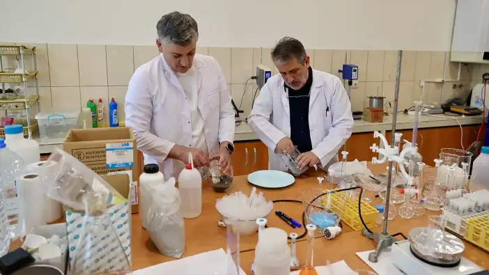 KTÜ'den çevreci buluş! Atıktan karbondioksitsiz çimento üretildi