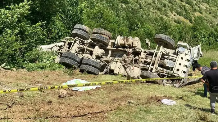 Gümüşhane'de beton mikseri uçuruma yuvarlandı! 2 ölü, 1 yaralı