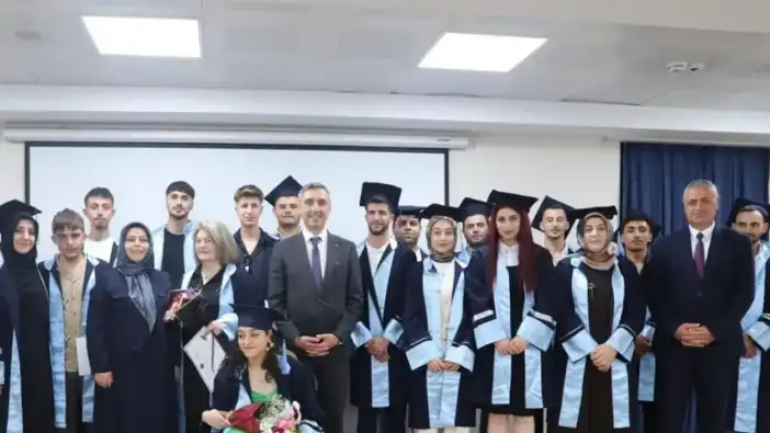 Bayburt MESEM öğrencileri mezuniyet sevinci yaşadı