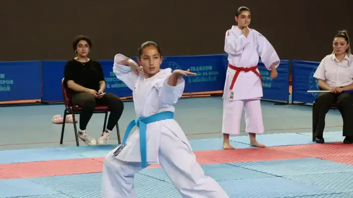 Trabzon'da 450 sporcu karate heyecanı yaşadı