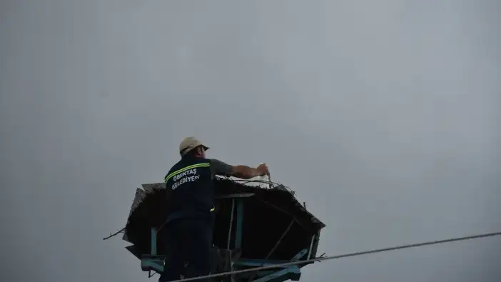 Gümüşhane eşi ölen leyleğin yavrularına belediye sahip çıktı