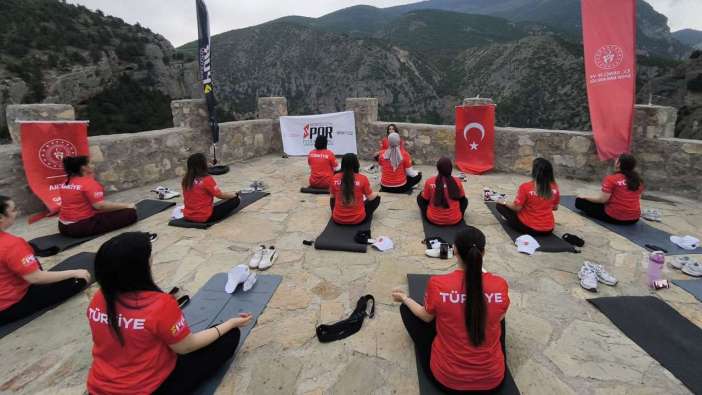 Artvin Cehennem Deresi Kanyonu’nda Dünya Yoga Günü etkinliği