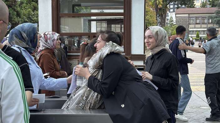 Trabzon ve çevre illerde AYT heyecanı yaşandı