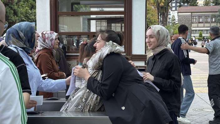 Doğu Karadeniz'de YKS heyecanı! Binlerce öğrenci AYT'de ter döktü