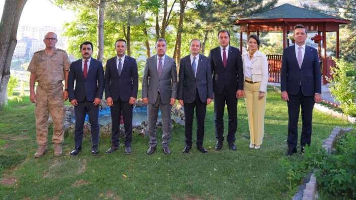 Bayburt'ta tayini çıkan mülki idare amirlerine veda