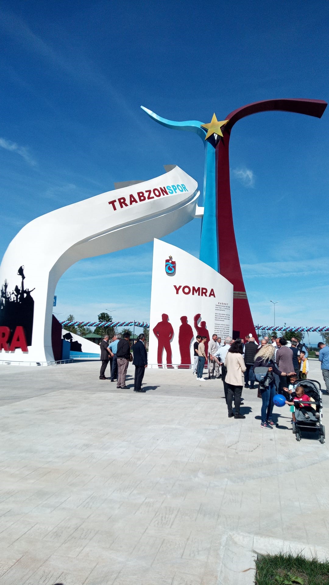 Trabzonspor'un Şampiyonluk Anıtı açıldı! Dikkat çeken yıldız detayı...