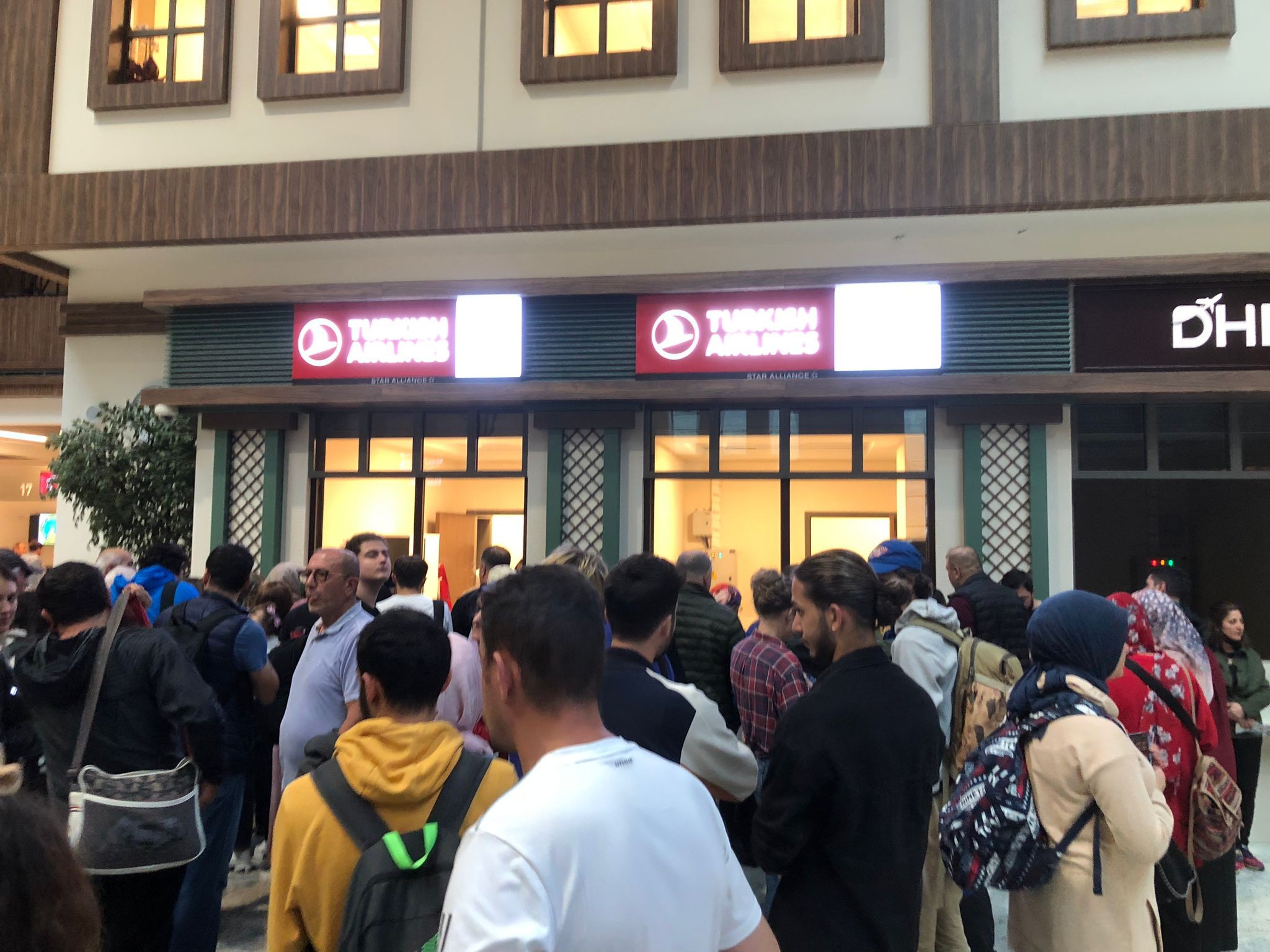 Rize'de şiddetli yağış hava ulaşımını vurdu