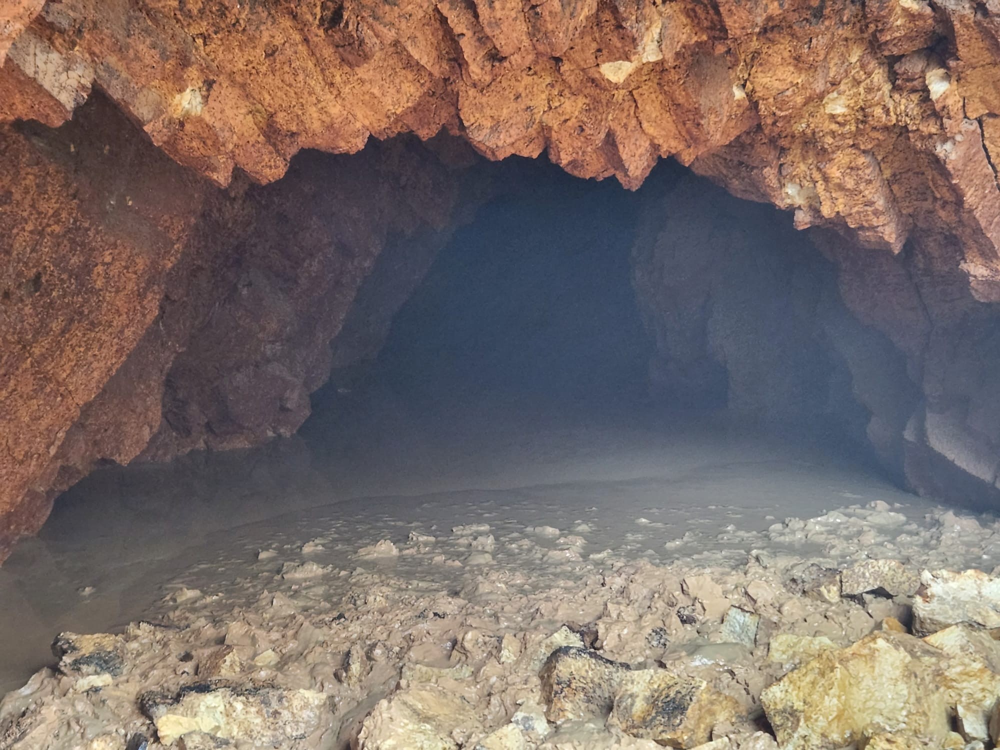 Ordu'da yol çalışmasında mağara girişi bulundu