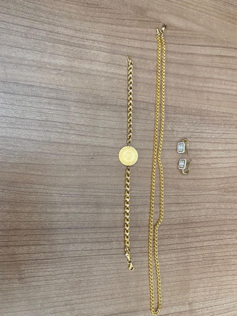 Trabzon'da çaldığı ziynet eşyalarını satarken yakalandı